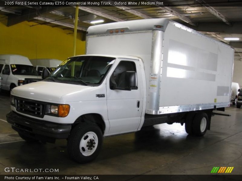 Oxford White / Medium Flint 2005 Ford E Series Cutaway E350 Commercial Moving Truck