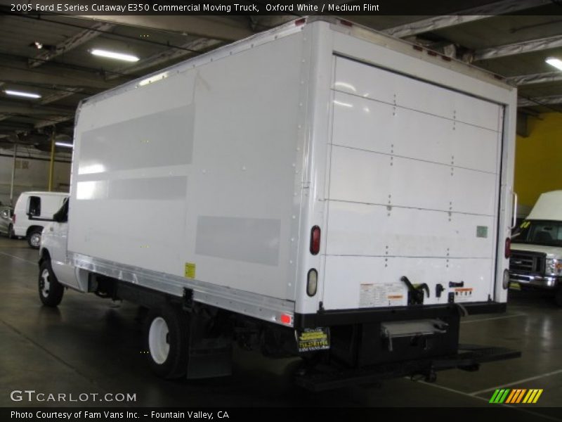 Oxford White / Medium Flint 2005 Ford E Series Cutaway E350 Commercial Moving Truck