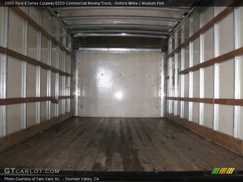  2005 E Series Cutaway E350 Commercial Moving Truck Trunk