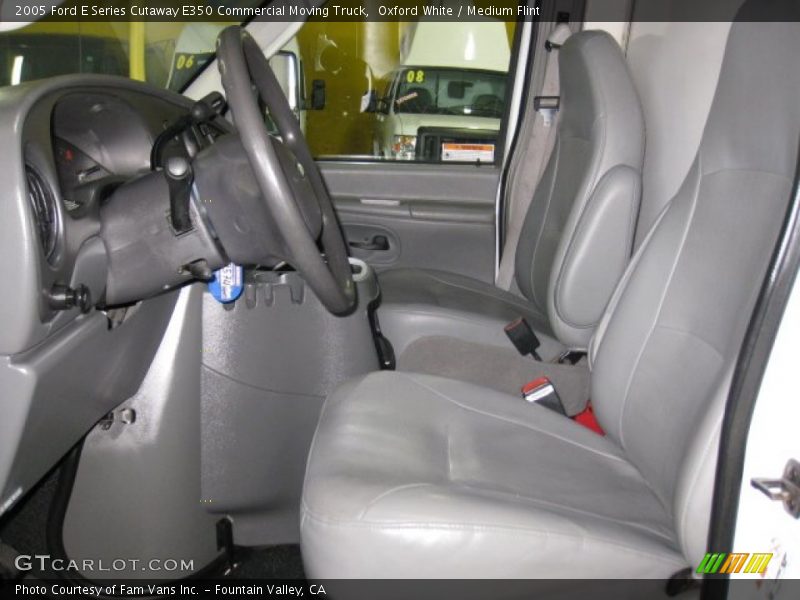 Oxford White / Medium Flint 2005 Ford E Series Cutaway E350 Commercial Moving Truck