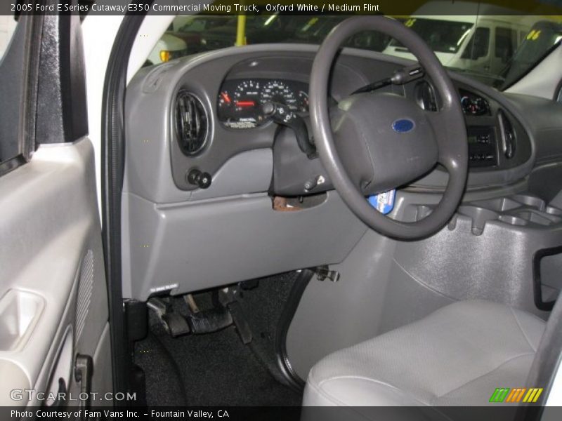 Oxford White / Medium Flint 2005 Ford E Series Cutaway E350 Commercial Moving Truck