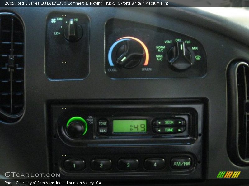 Oxford White / Medium Flint 2005 Ford E Series Cutaway E350 Commercial Moving Truck