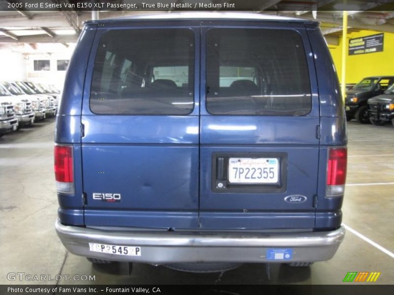 True Blue Metallic / Medium Flint 2005 Ford E Series Van E150 XLT Passenger