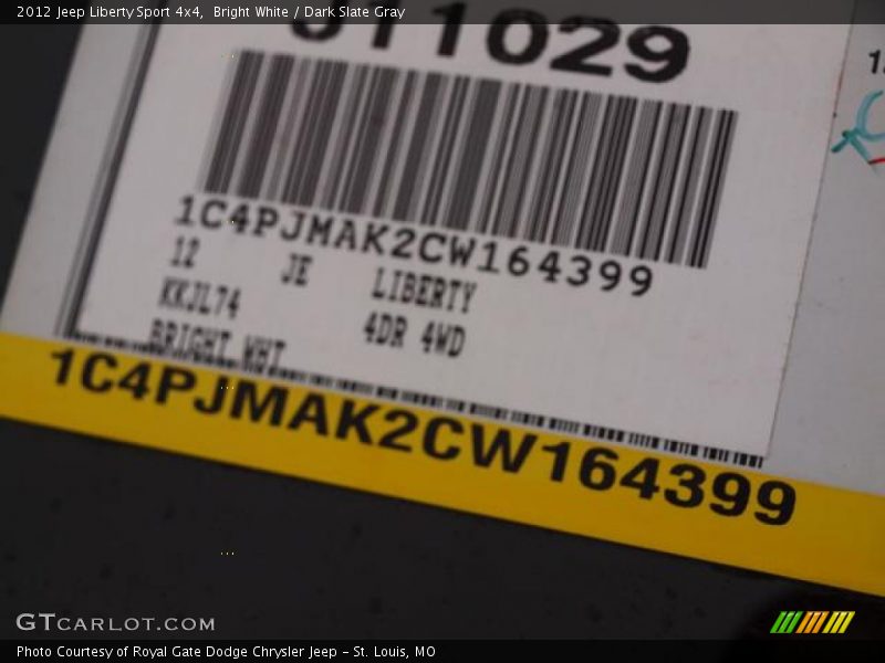 Bright White / Dark Slate Gray 2012 Jeep Liberty Sport 4x4