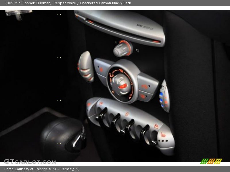 Pepper White / Checkered Carbon Black/Black 2009 Mini Cooper Clubman