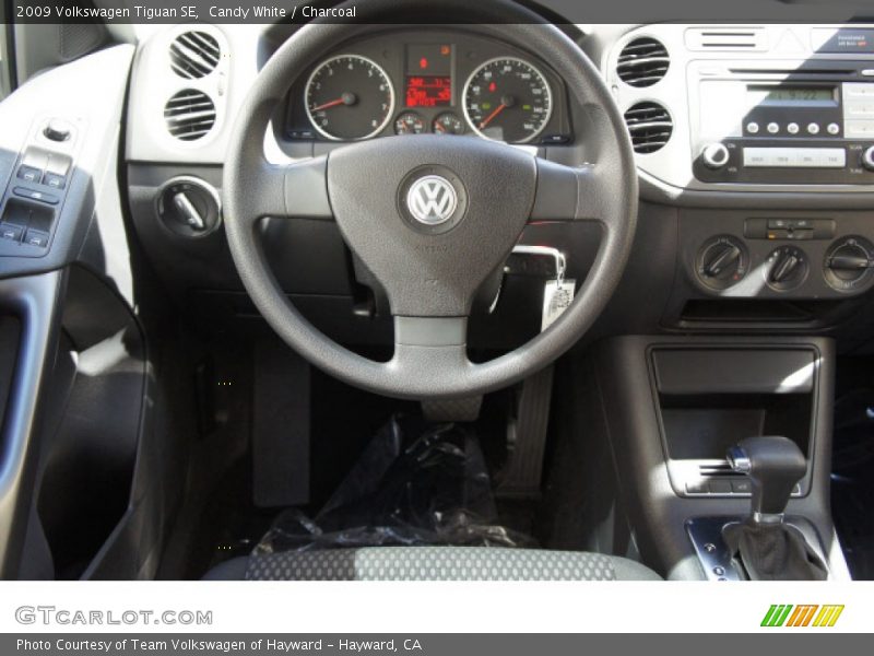 Candy White / Charcoal 2009 Volkswagen Tiguan SE