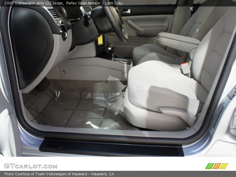 Reflex Silver Metallic / Light Grey 2005 Volkswagen Jetta GLS Sedan