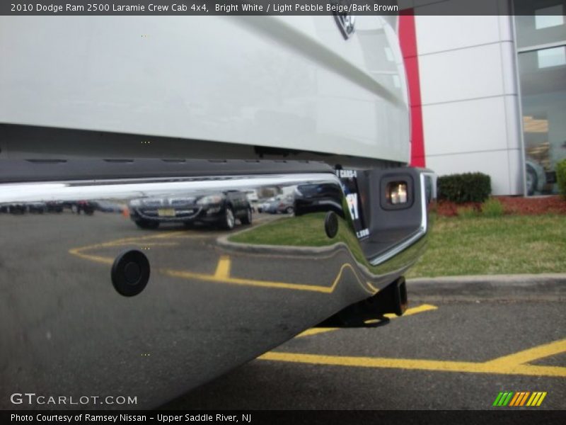 Bright White / Light Pebble Beige/Bark Brown 2010 Dodge Ram 2500 Laramie Crew Cab 4x4
