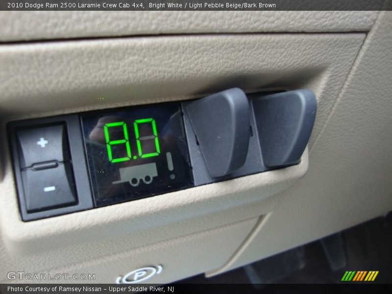 Bright White / Light Pebble Beige/Bark Brown 2010 Dodge Ram 2500 Laramie Crew Cab 4x4