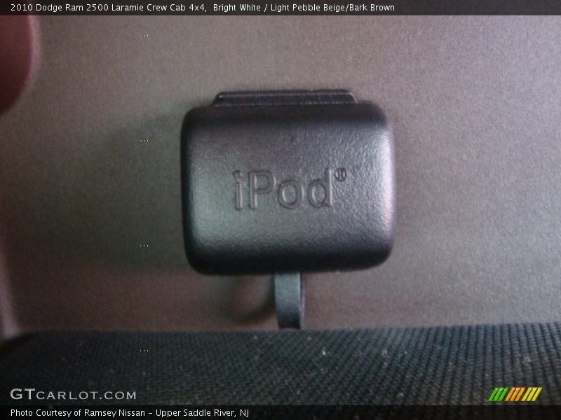 Bright White / Light Pebble Beige/Bark Brown 2010 Dodge Ram 2500 Laramie Crew Cab 4x4
