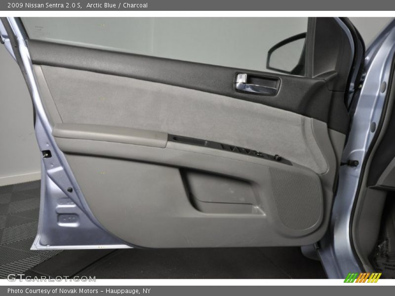 Arctic Blue / Charcoal 2009 Nissan Sentra 2.0 S