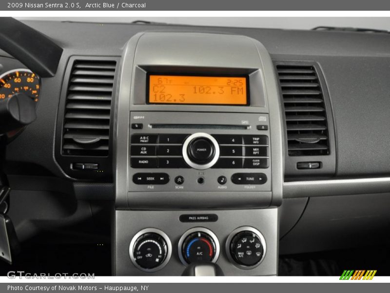 Arctic Blue / Charcoal 2009 Nissan Sentra 2.0 S