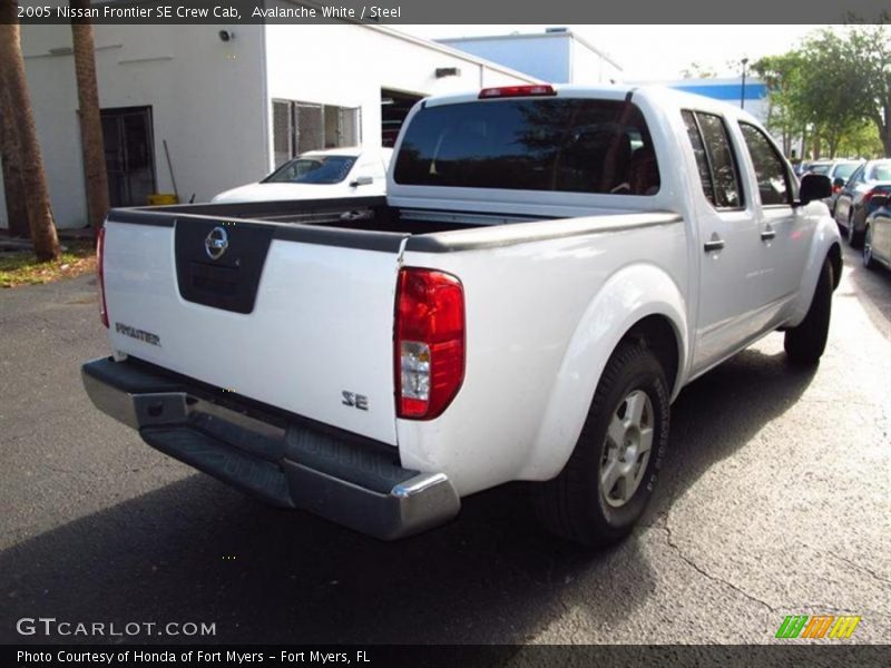Avalanche White / Steel 2005 Nissan Frontier SE Crew Cab