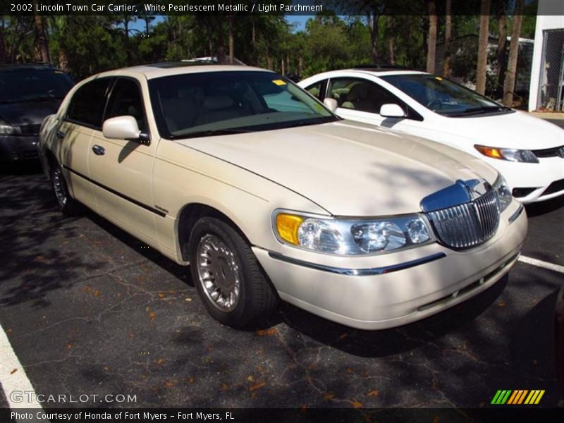 White Pearlescent Metallic / Light Parchment 2002 Lincoln Town Car Cartier