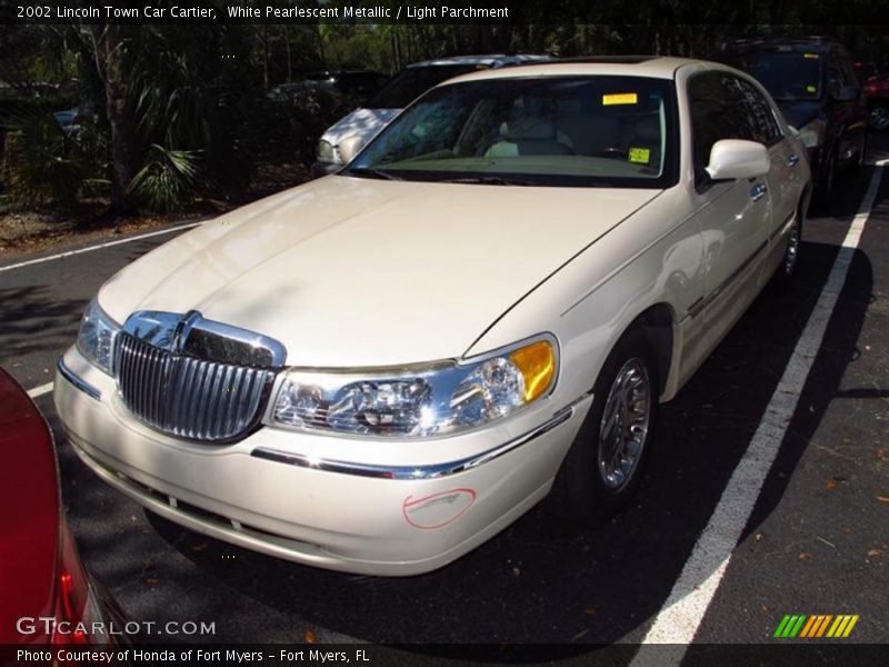 White Pearlescent Metallic / Light Parchment 2002 Lincoln Town Car Cartier