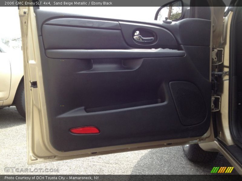 Sand Beige Metallic / Ebony Black 2006 GMC Envoy SLT 4x4