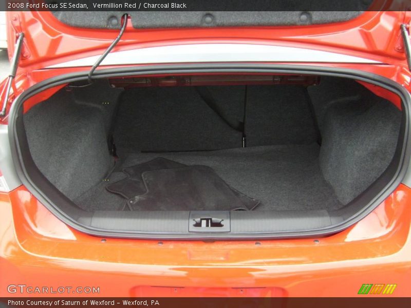 Vermillion Red / Charcoal Black 2008 Ford Focus SE Sedan