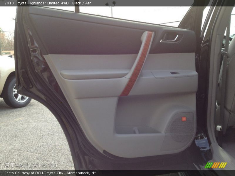 Black / Ash 2010 Toyota Highlander Limited 4WD