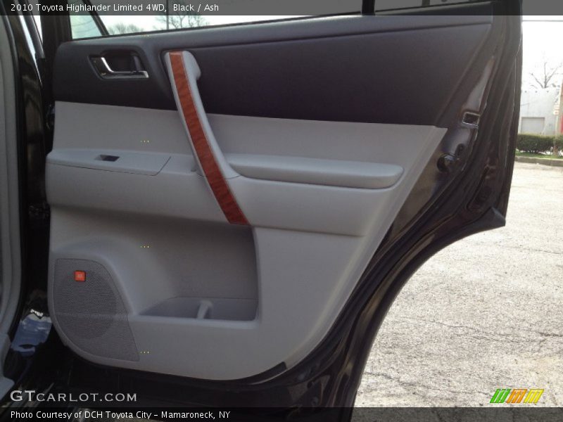 Black / Ash 2010 Toyota Highlander Limited 4WD