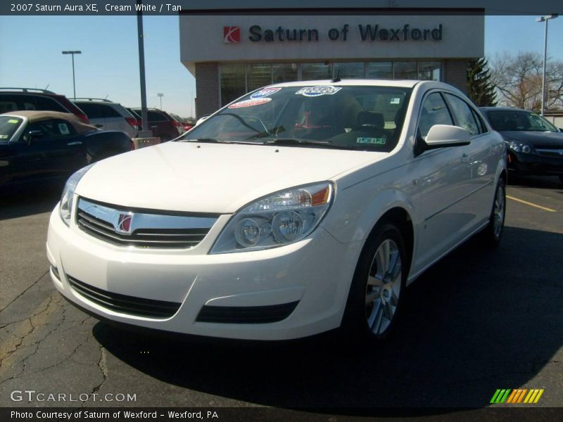 Cream White / Tan 2007 Saturn Aura XE