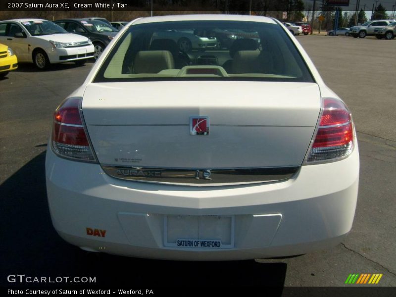 Cream White / Tan 2007 Saturn Aura XE