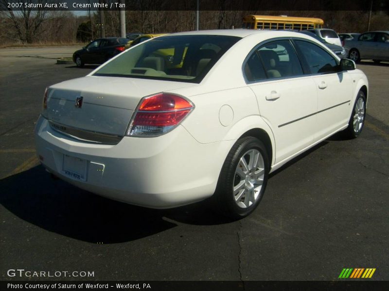 Cream White / Tan 2007 Saturn Aura XE