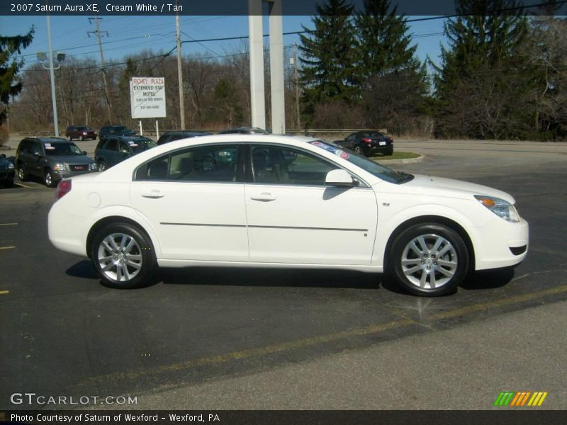 Cream White / Tan 2007 Saturn Aura XE
