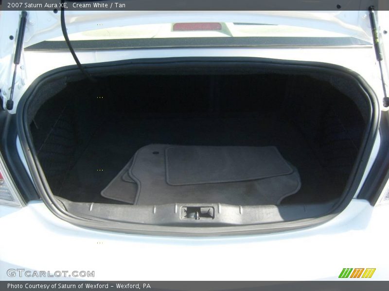 Cream White / Tan 2007 Saturn Aura XE