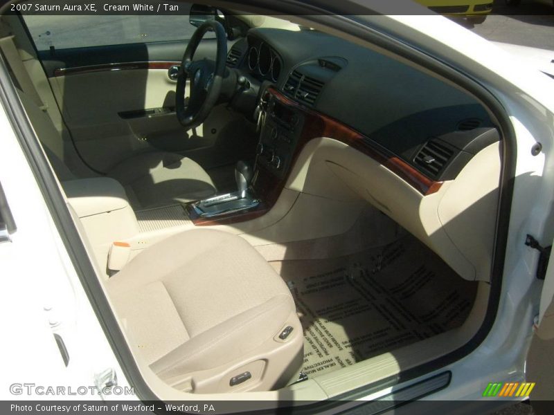 Cream White / Tan 2007 Saturn Aura XE