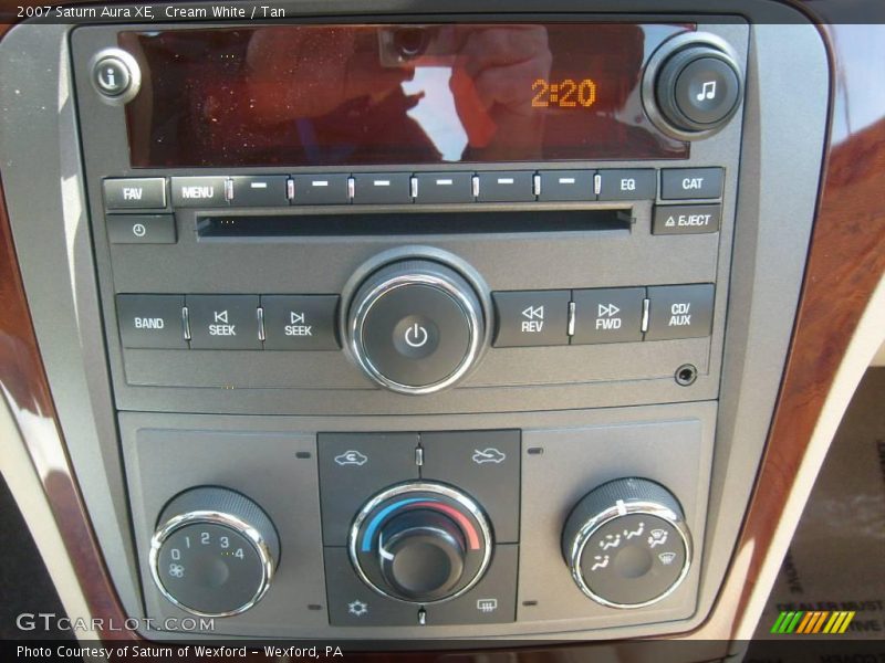 Cream White / Tan 2007 Saturn Aura XE