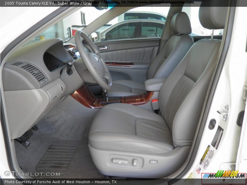 Super White / Gray 2005 Toyota Camry XLE V6