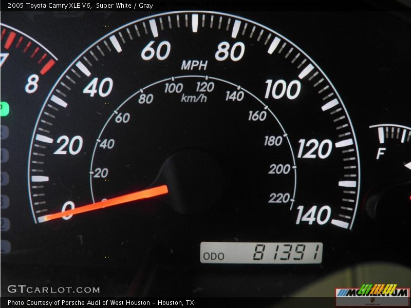 Super White / Gray 2005 Toyota Camry XLE V6
