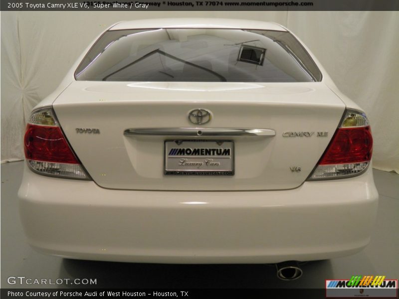Super White / Gray 2005 Toyota Camry XLE V6