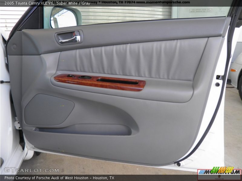Super White / Gray 2005 Toyota Camry XLE V6