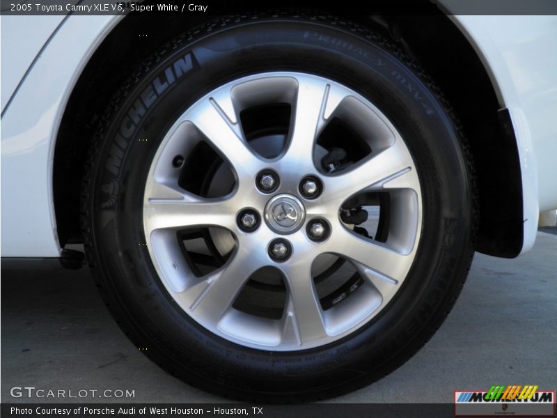 Super White / Gray 2005 Toyota Camry XLE V6