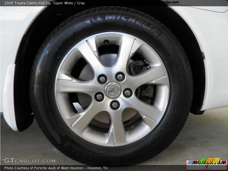 Super White / Gray 2005 Toyota Camry XLE V6