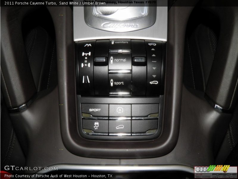 Sand White / Umber Brown 2011 Porsche Cayenne Turbo