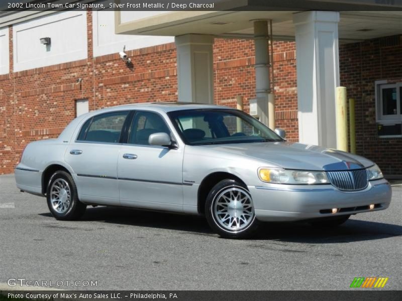 Silver Frost Metallic / Deep Charcoal 2002 Lincoln Town Car Signature