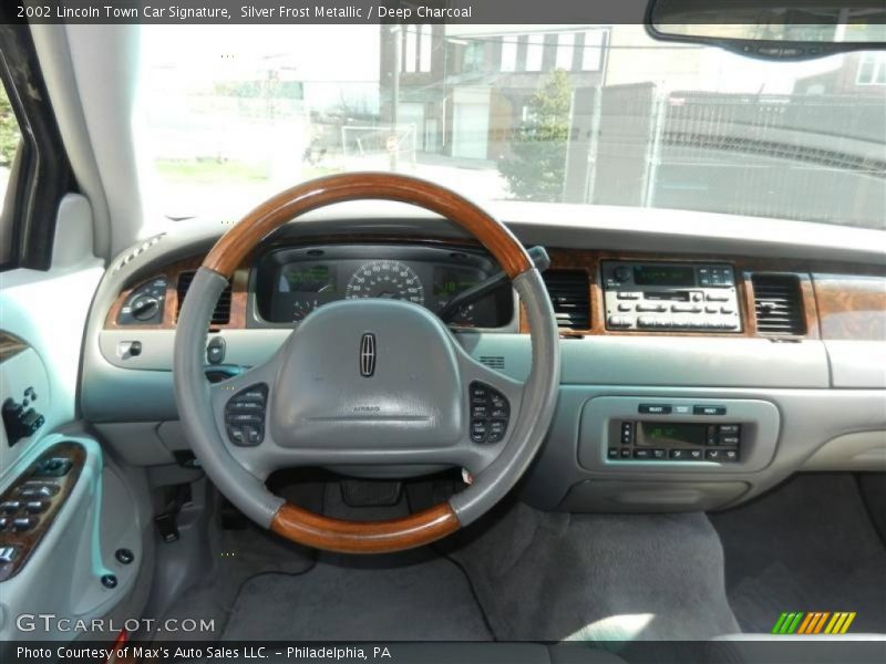 Silver Frost Metallic / Deep Charcoal 2002 Lincoln Town Car Signature