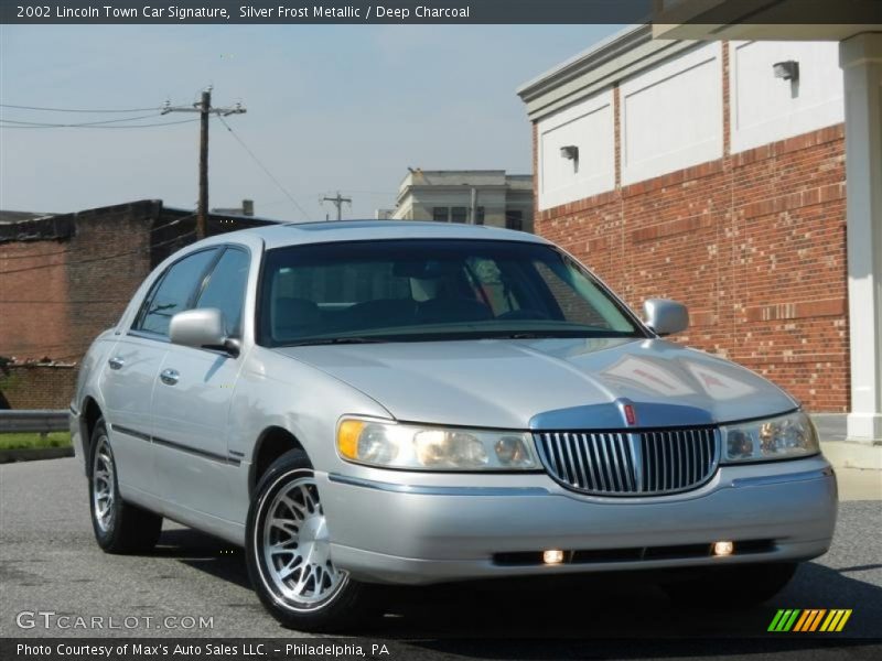 Silver Frost Metallic / Deep Charcoal 2002 Lincoln Town Car Signature