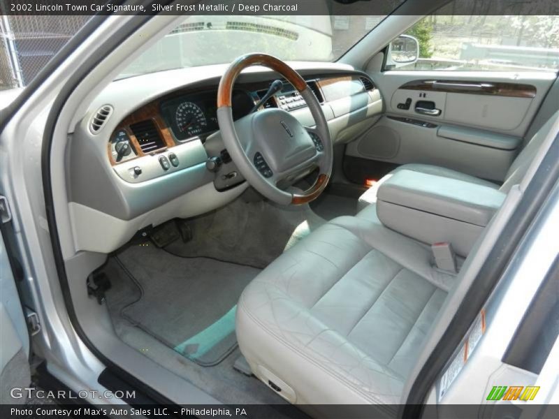 Silver Frost Metallic / Deep Charcoal 2002 Lincoln Town Car Signature