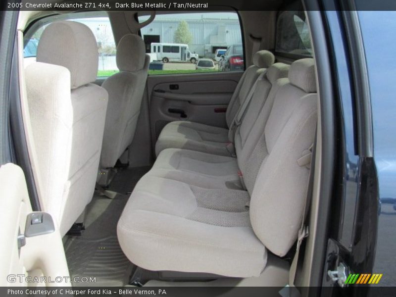 Dark Blue Metallic / Tan/Neutral 2005 Chevrolet Avalanche Z71 4x4