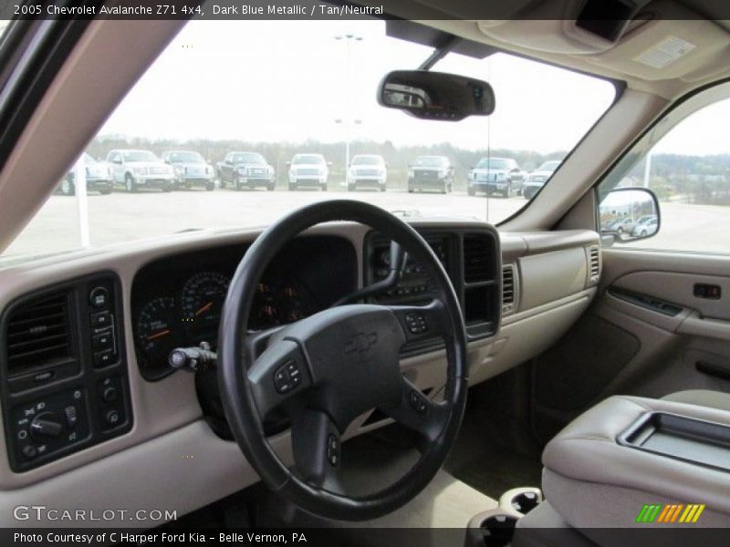 Dark Blue Metallic / Tan/Neutral 2005 Chevrolet Avalanche Z71 4x4