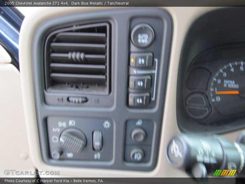 Dark Blue Metallic / Tan/Neutral 2005 Chevrolet Avalanche Z71 4x4
