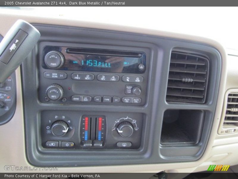 Dark Blue Metallic / Tan/Neutral 2005 Chevrolet Avalanche Z71 4x4
