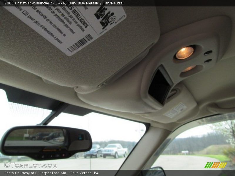 Dark Blue Metallic / Tan/Neutral 2005 Chevrolet Avalanche Z71 4x4