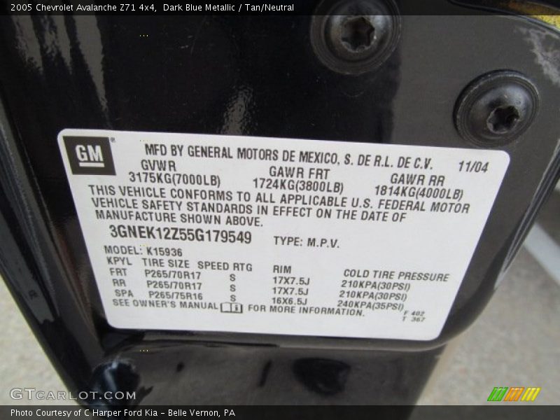 Dark Blue Metallic / Tan/Neutral 2005 Chevrolet Avalanche Z71 4x4