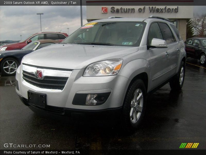 Quicksilver / Tan 2009 Saturn Outlook XR AWD
