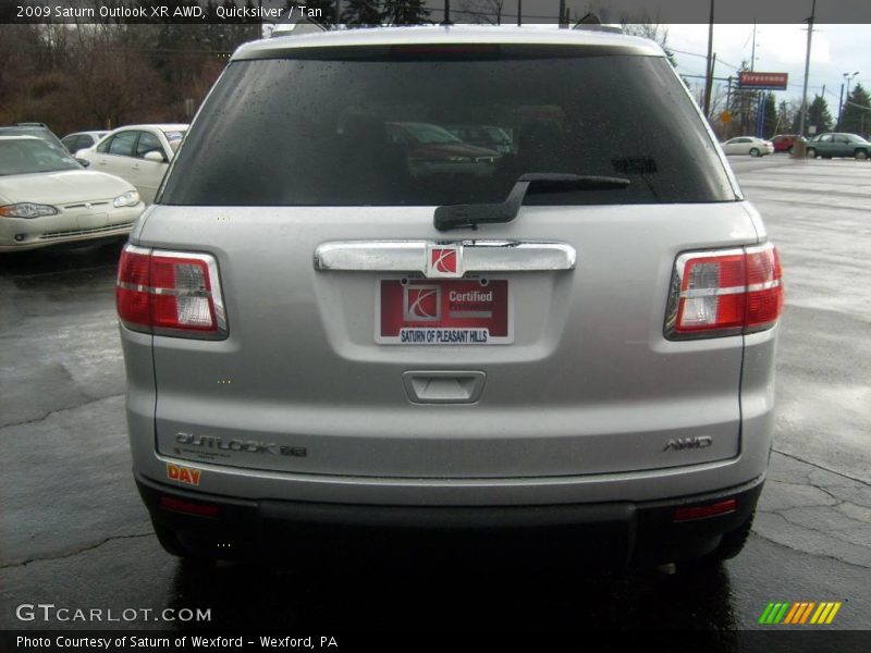 Quicksilver / Tan 2009 Saturn Outlook XR AWD