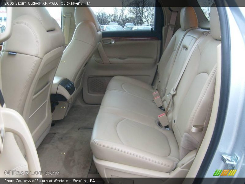 Quicksilver / Tan 2009 Saturn Outlook XR AWD